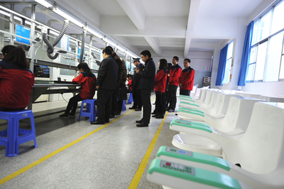 区药监局调研小组走访桂林康兴医疗器械，聚焦医疗器械销售规范化与产业高质量发展